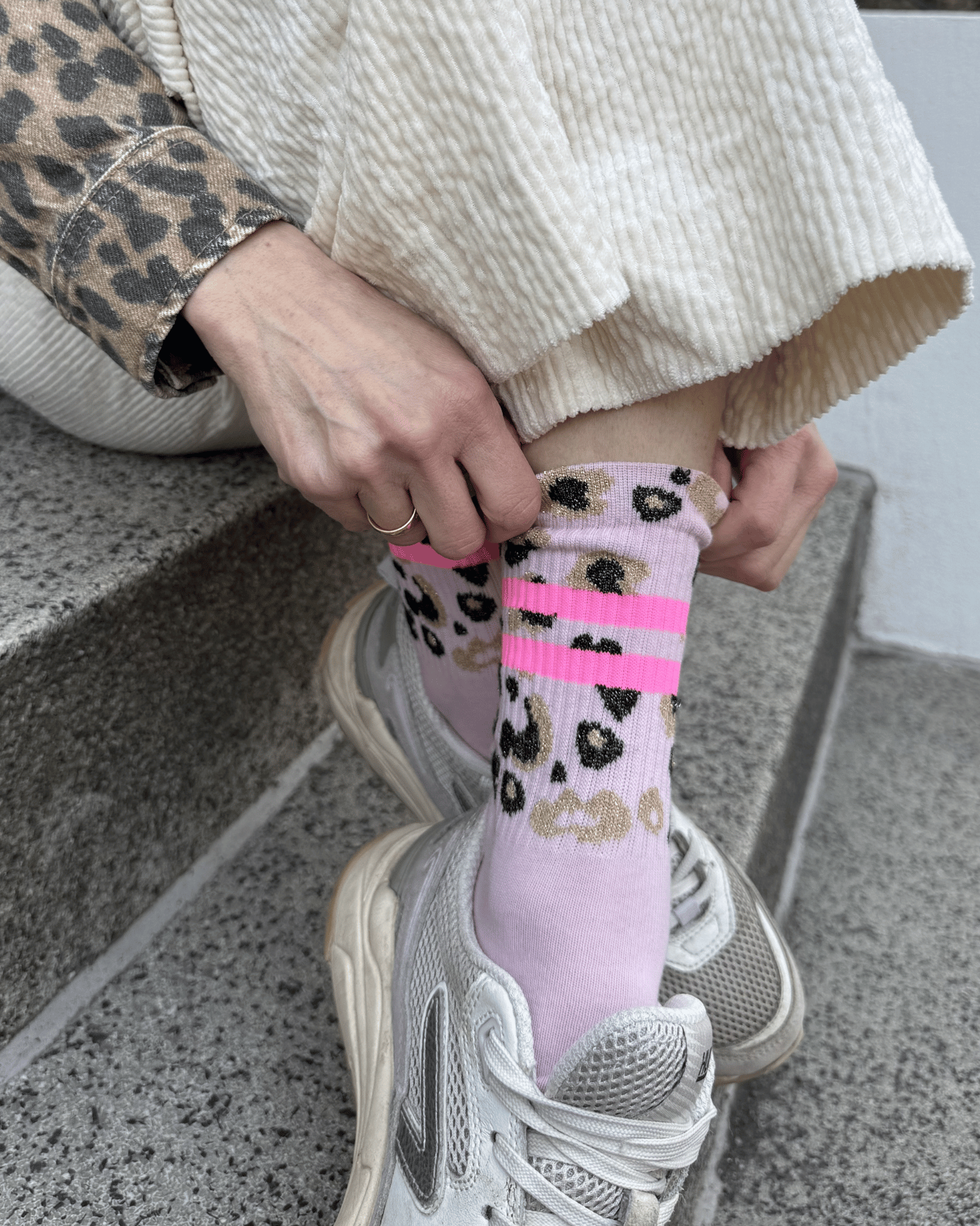 Leo allover - NEON Rose