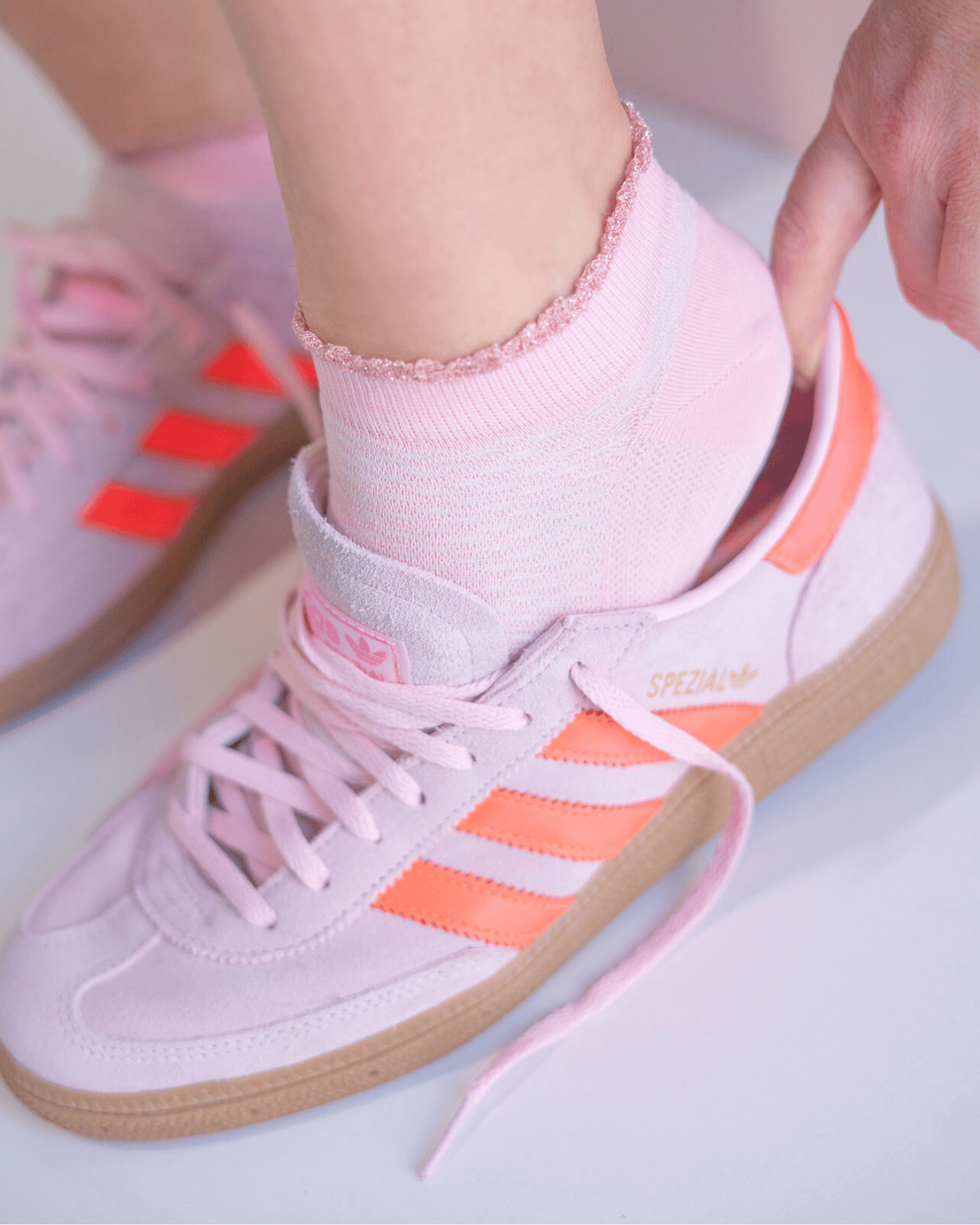 Elegant Sneaker Rose